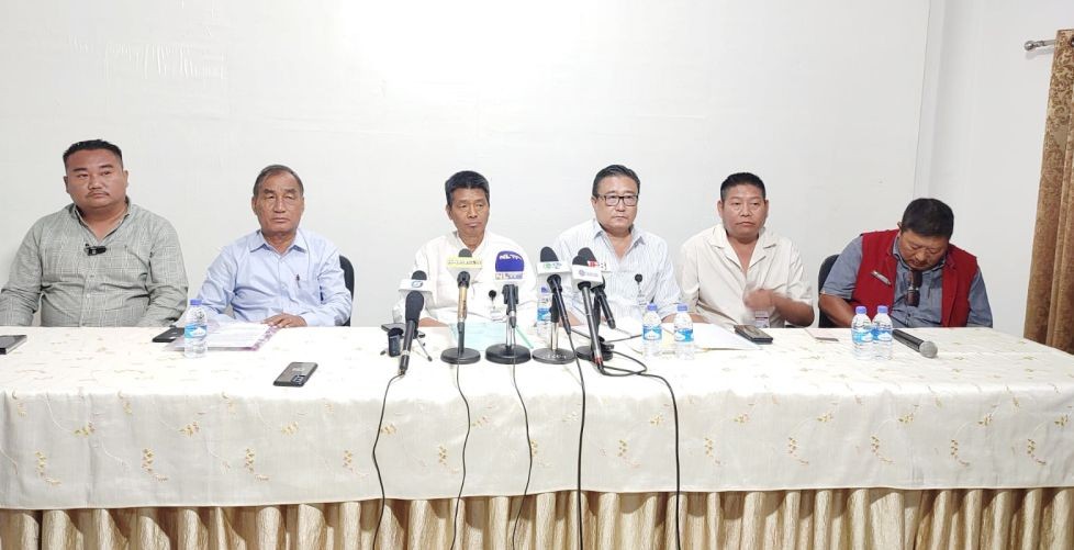 DCCI members and others announce the suspension the ‘indefinite shutter down’ in Dimapur on April 29. (Morung Photo)